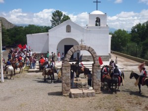 Paseo Alferez F 095 El eje Iglesia Cruz Histórica frente al Cementerio Alto del Carmen BUENA
