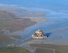 220px-MtStMichel_avion