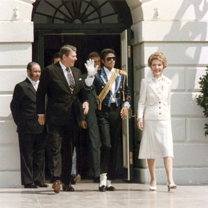 michael_jackson_with_the_reagans